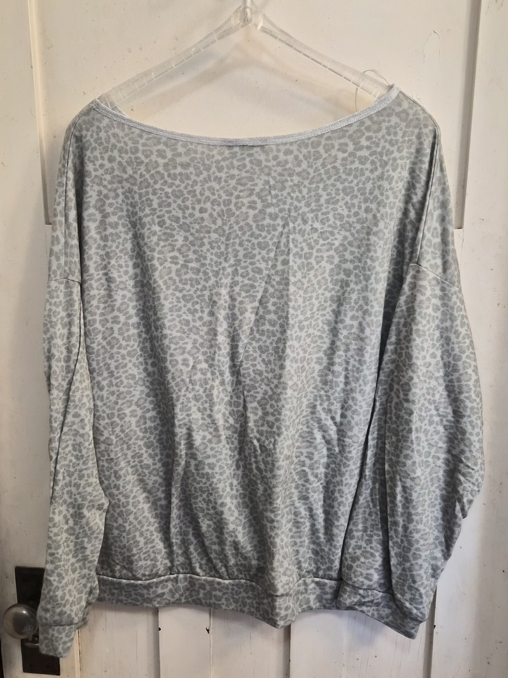 EUC White Birch Gray Leopard Twist Front Long Sleeve Top XL - Picture 2 of 3